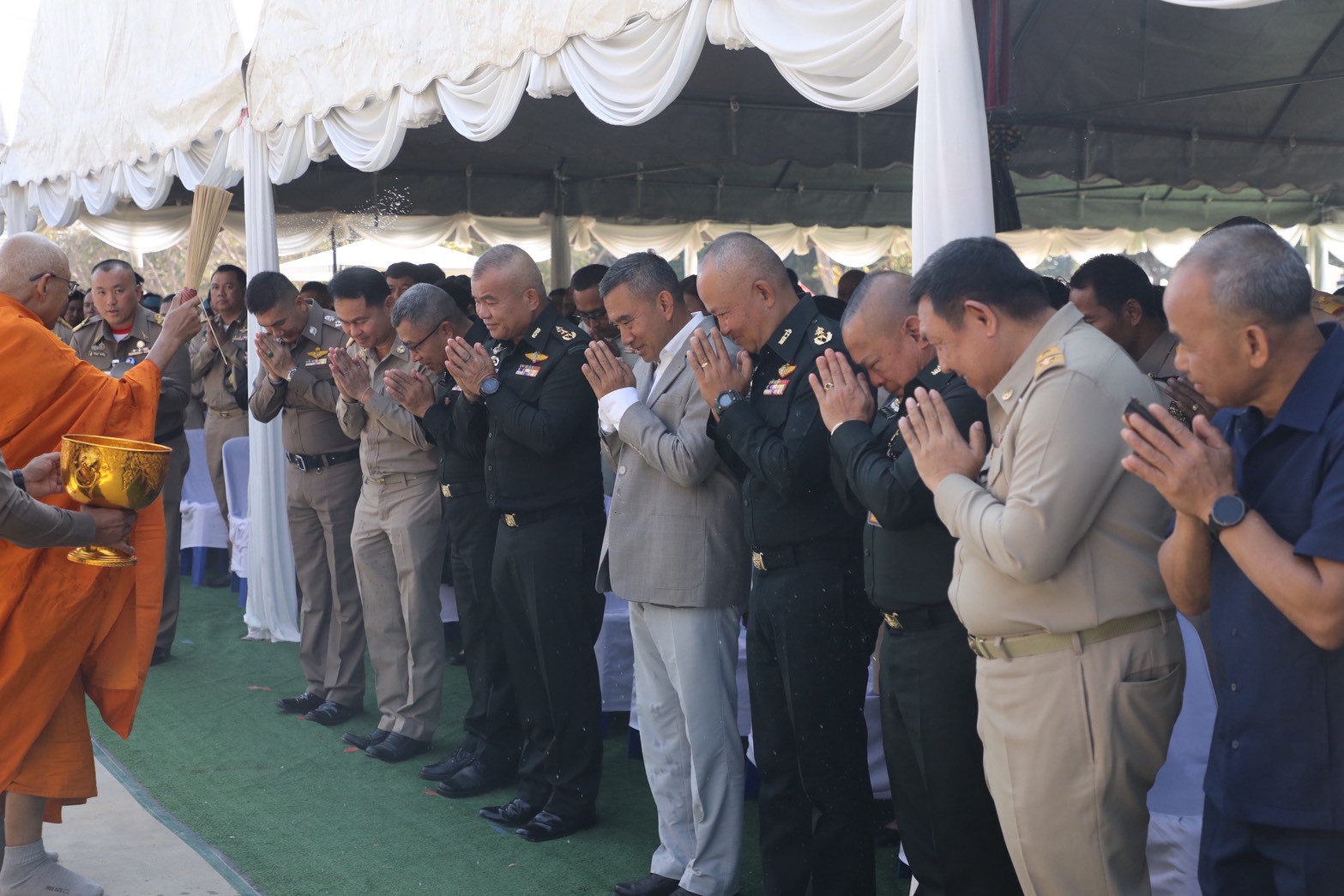 title - ส.ป.ก. เข้าร่วมพิธีเปิดสำนักงานฯ พร้อมมอบเอกสารสิทธิ์ การใช้ประโยชน์ที่ดิน (ส.ป.ก.) และประชุมการติดตามการดำเนินงานตามแผนปฏิบัติการพัฒนาพื้นที่สถานีวิจัยการเกษตรและพัฒนาโครงการหลวงโนนดินแดง ณ จังหวัดบุรีรัมย์